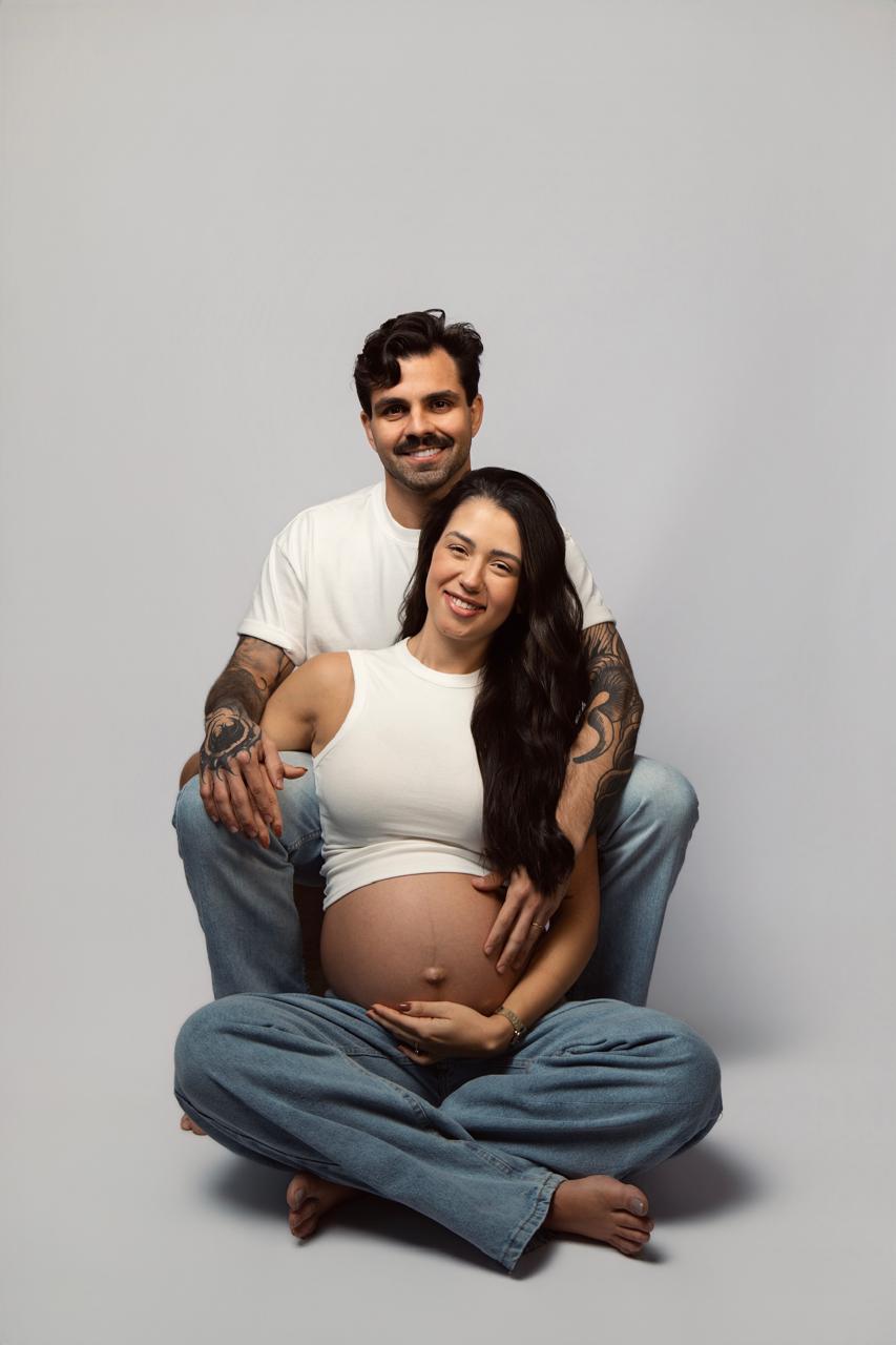 Breno e Juliana esperando a filha